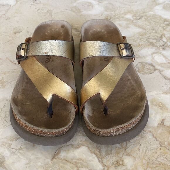 Mephisto Helen Gold Leather Thong Sandals - Picture 3 of 14